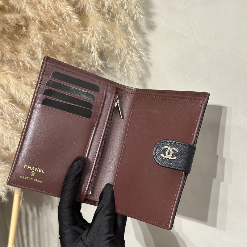 CHANEL 雙折護照夾中型錢包 - 黑金-5