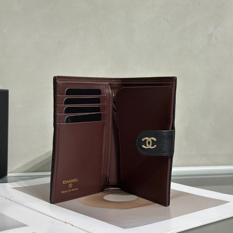 CHANEL 雙折護照夾中型錢包 - 黑金-7
