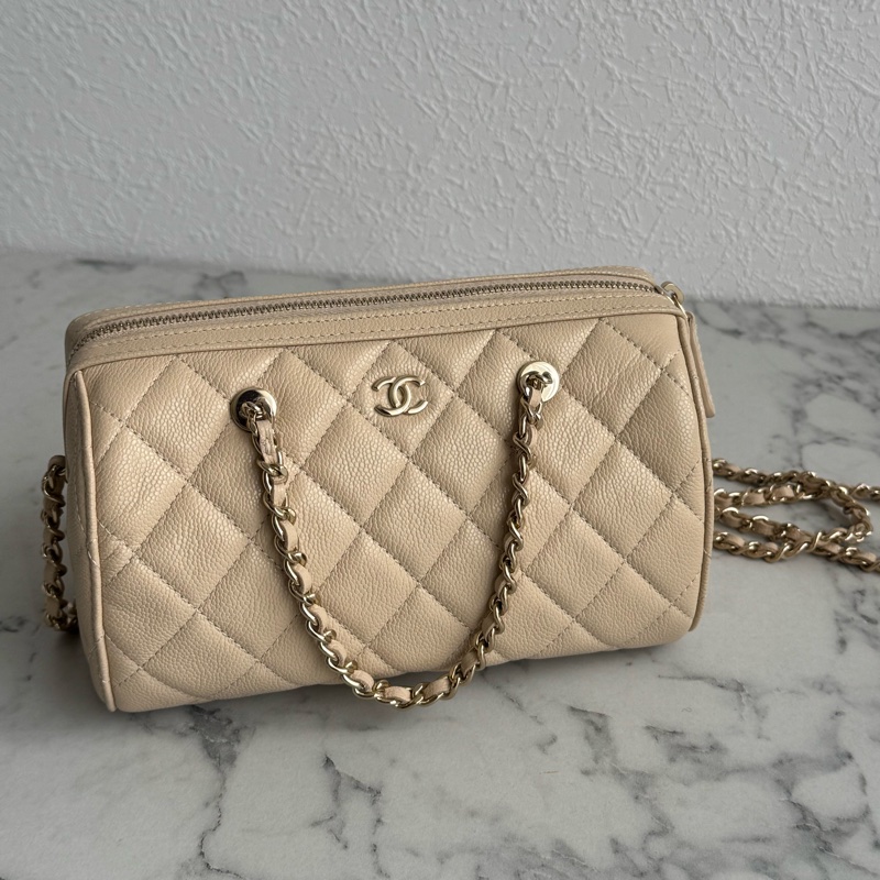 Chanel AP4474奶茶色荔枝淡金雙C手提兩用圓桶包-1