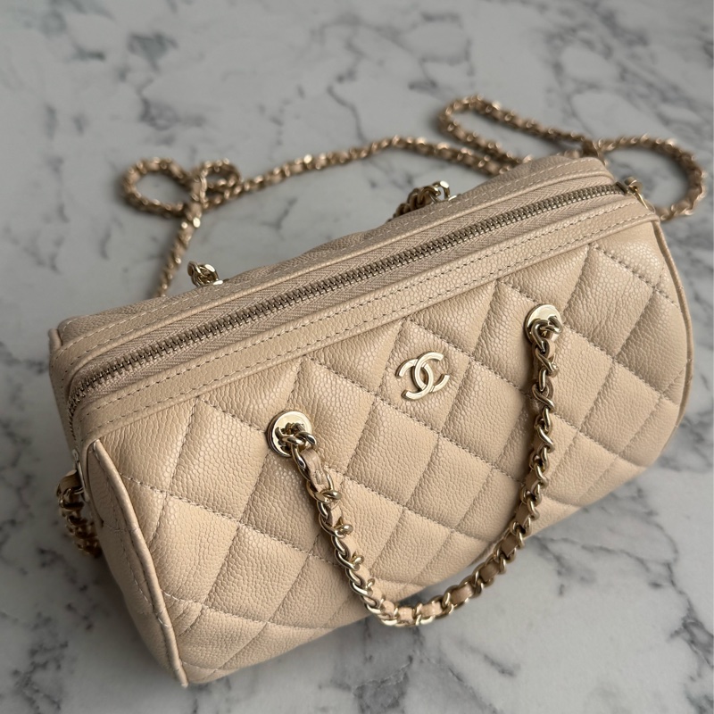 Chanel AP4474奶茶色荔枝淡金雙C手提兩用圓桶包-2