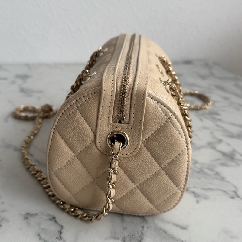 Chanel AP4474奶茶色荔枝淡金雙C手提兩用圓桶包-3