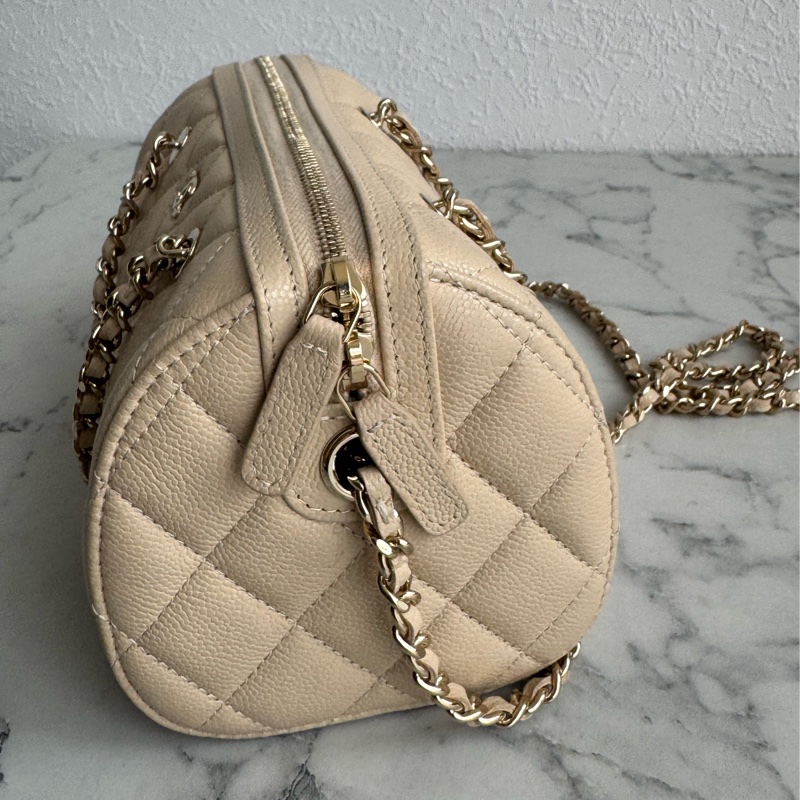 Chanel AP4474奶茶色荔枝淡金雙C手提兩用圓桶包-4