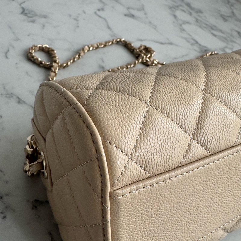 Chanel AP4474奶茶色荔枝淡金雙C手提兩用圓桶包-9