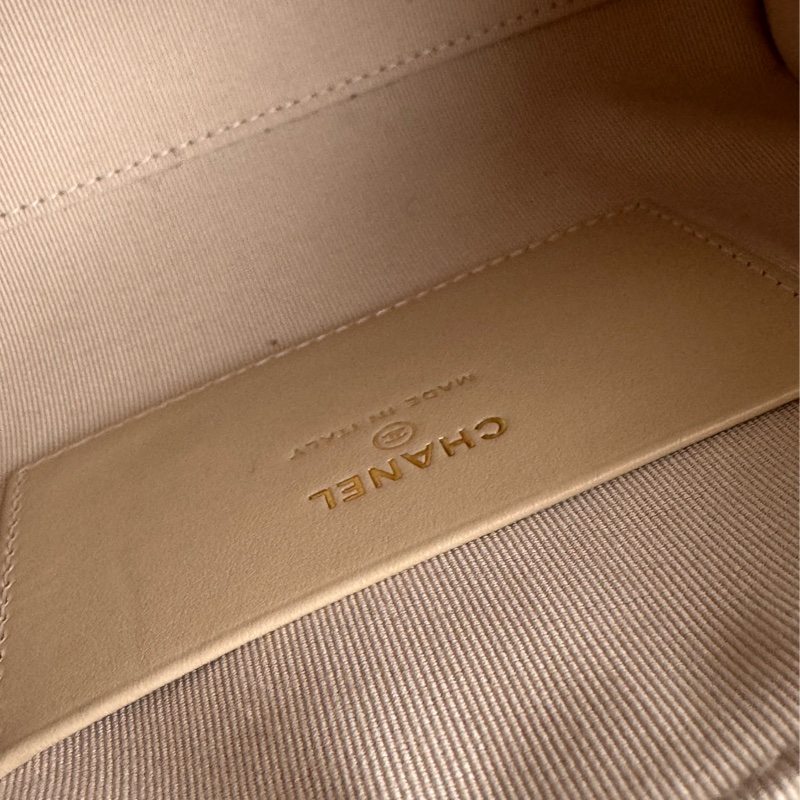 Chanel AP4474奶茶色荔枝淡金雙C手提兩用圓桶包-15