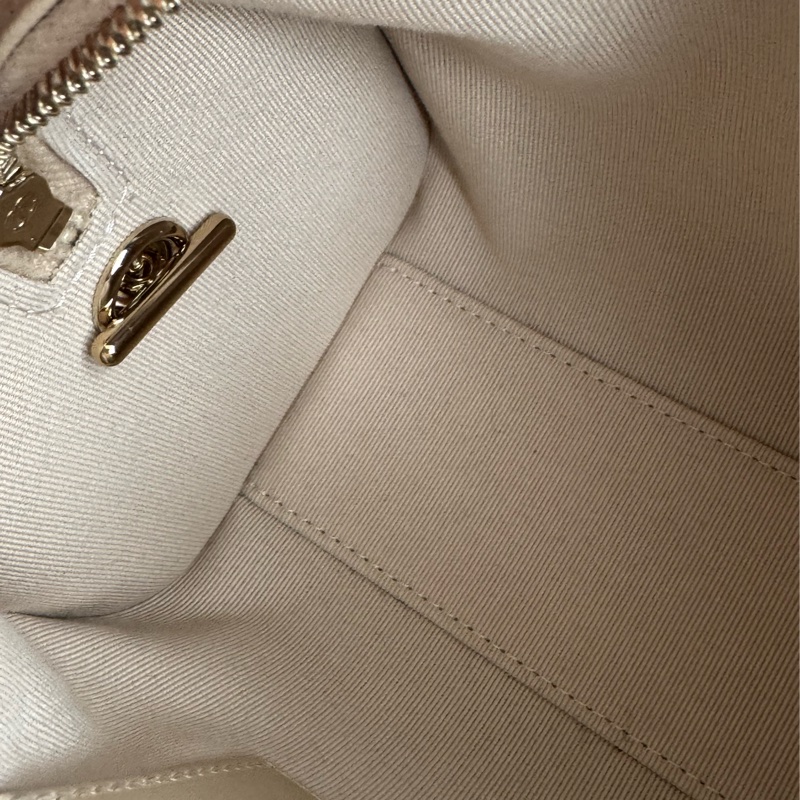 Chanel AP4474奶茶色荔枝淡金雙C手提兩用圓桶包-16