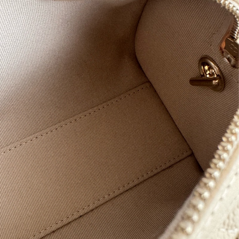 Chanel AP4474奶茶色荔枝淡金雙C手提兩用圓桶包-17