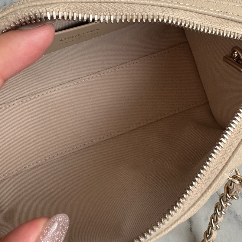 Chanel AP4474奶茶色荔枝淡金雙C手提兩用圓桶包-19