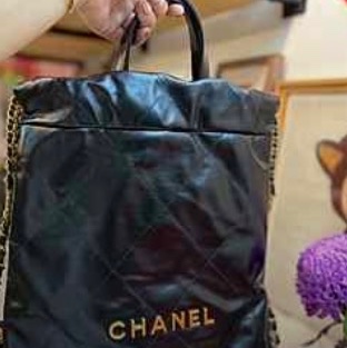 Chanel 22bag 後背包 黑金小號-1