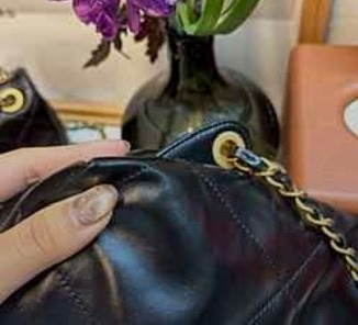 Chanel 22bag 後背包 黑金小號-7