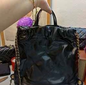 Chanel 22bag 後背包 黑金小號-11