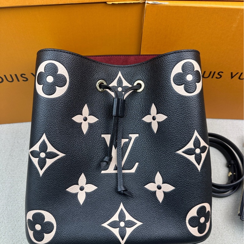 Lv 路易威登 黑白水桶中號 五金帶膜-1