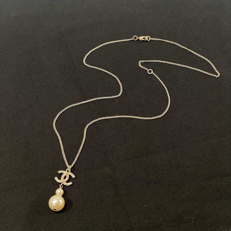 CHANEL香奈兒淡金色金屬水鑽雙C 珍珠吊墜項鍊毛衣鏈-0