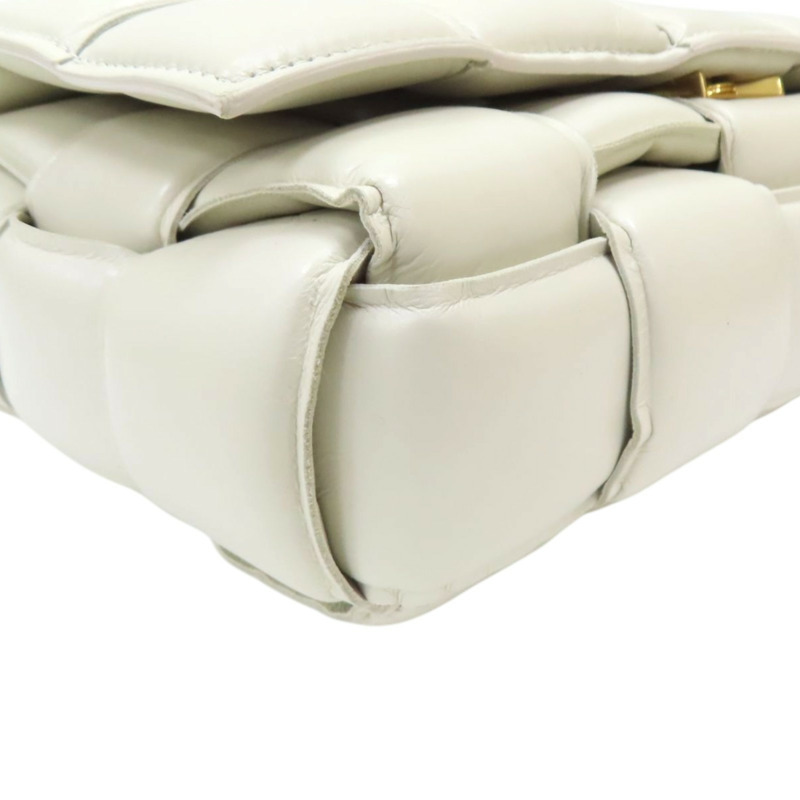 白色 羊皮 Padded Cassette枕頭包 肩背包【BOTTEGA VENETA BV 寶緹嘉】 591970-10