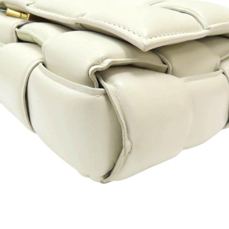 白色 羊皮 Padded Cassette枕頭包 肩背包【BOTTEGA VENETA BV 寶緹嘉】 591970-11