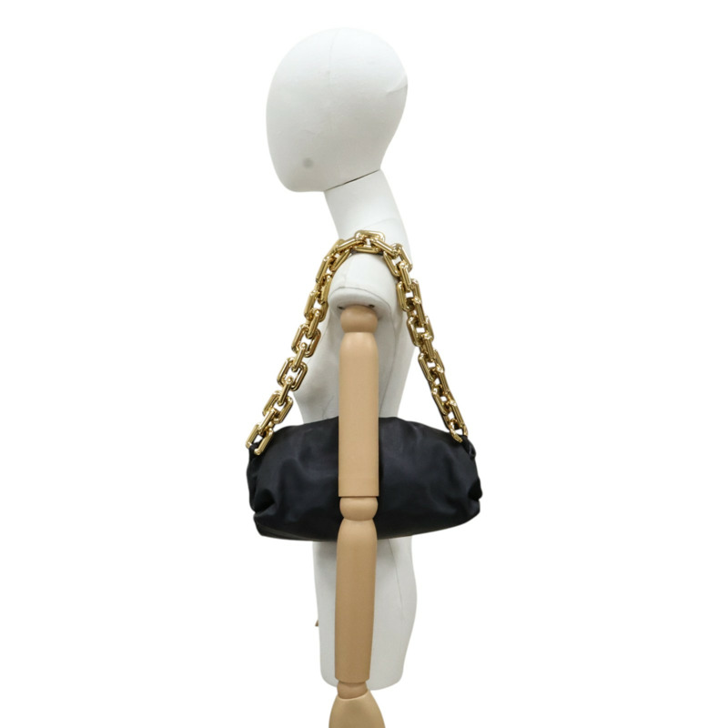黑色 羊皮 The Chain Pouch 肩背包【BOTTEGA VENETA BV 寶緹嘉】 690831-5
