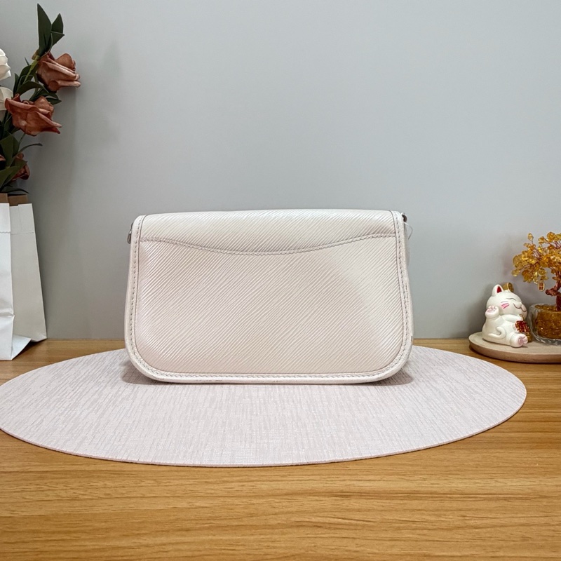 98❤️Louis Vuitton Buci奶白色水波紋法棍包-1