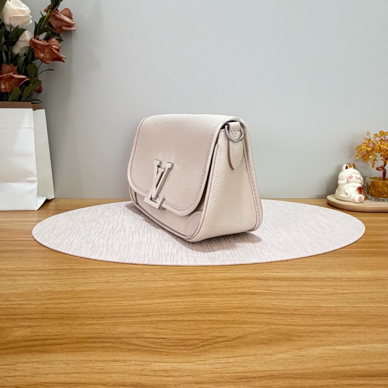 98❤️Louis Vuitton Buci奶白色水波紋法棍包-2