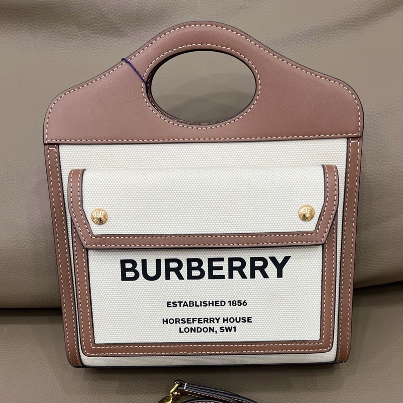 Burberry 巴寶莉pocket雙色拼接mini口袋包，托特包，可手提可單肩斜挎，包包牛皮拼帆布尺寸：23*6*26附件：肩帶-0