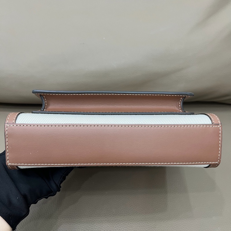 Burberry 巴寶莉pocket雙色拼接mini口袋包，托特包，可手提可單肩斜挎，包包牛皮拼帆布尺寸：23*6*26附件：肩帶-5