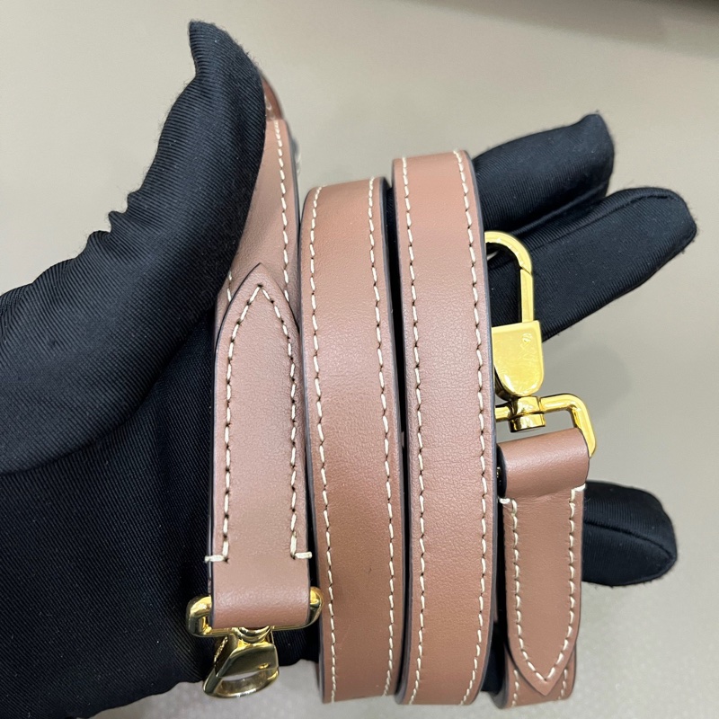 Burberry 巴寶莉pocket雙色拼接mini口袋包，托特包，可手提可單肩斜挎，包包牛皮拼帆布尺寸：23*6*26附件：肩帶-6