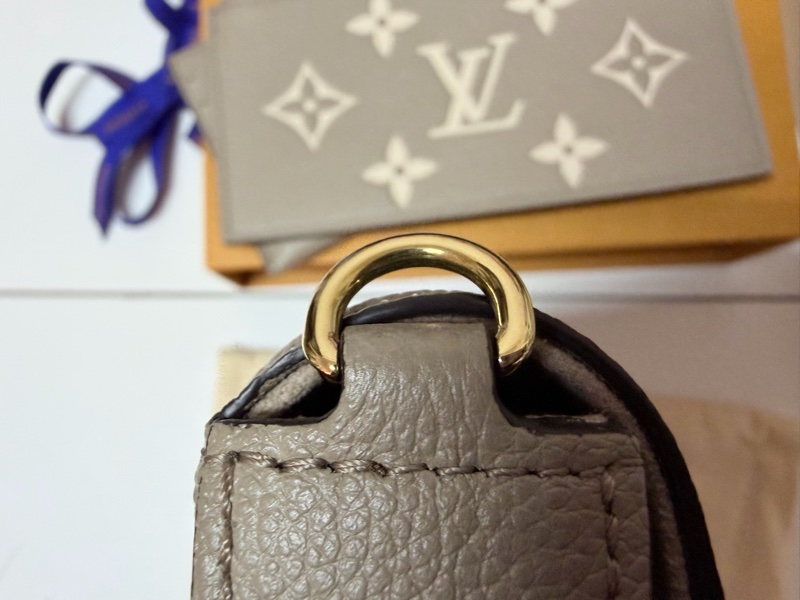 LV 路易威登 真品＊M82610 Félicie Pochette 斑鳩灰色皮革壓花紋 WOC三合一 金鏈斜背包-21