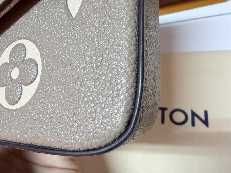 LV 路易威登 真品＊M82610 Félicie Pochette 斑鳩灰色皮革壓花紋 WOC三合一 金鏈斜背包-22