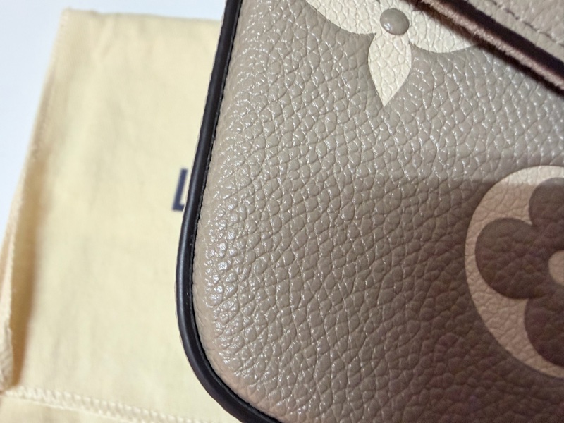 LV 路易威登 真品＊M82610 Félicie Pochette 斑鳩灰色皮革壓花紋 WOC三合一 金鏈斜背包-24