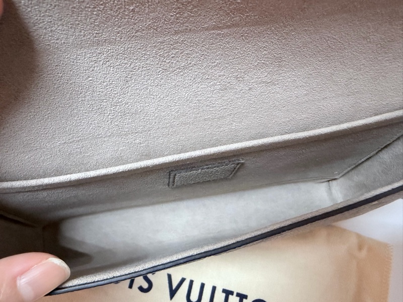 LV 路易威登 真品＊M82610 Félicie Pochette 斑鳩灰色皮革壓花紋 WOC三合一 金鏈斜背包-25