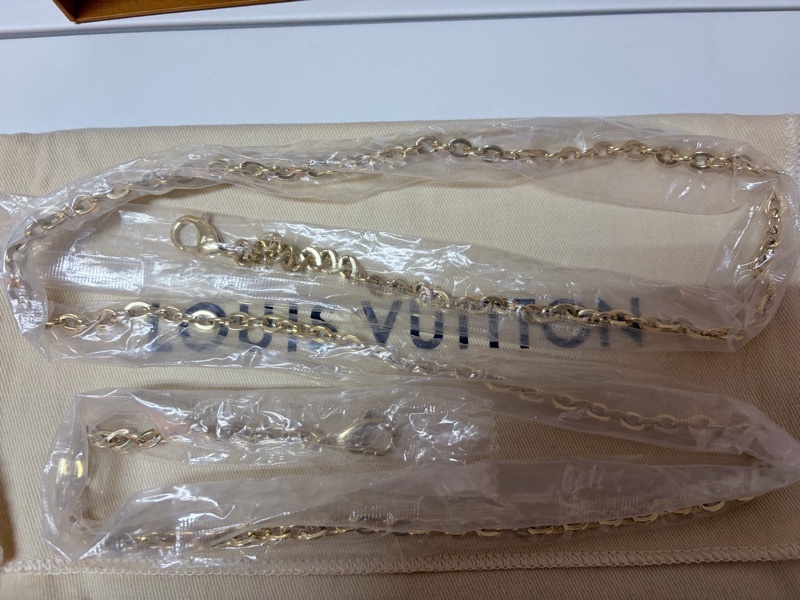 LV 路易威登 真品＊M82610 Félicie Pochette 斑鳩灰色皮革壓花紋 WOC三合一 金鏈斜背包-33