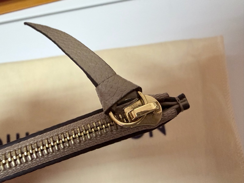 LV 路易威登 真品＊M82610 Félicie Pochette 斑鳩灰色皮革壓花紋 WOC三合一 金鏈斜背包-36