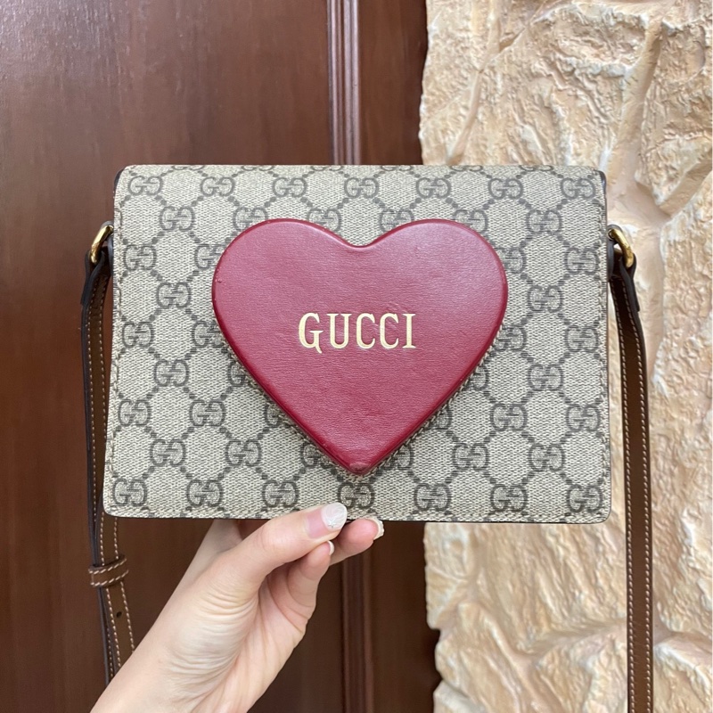 Gucci 愛心老花 翻蓋郵差包 20*15 肩帶可調節-0