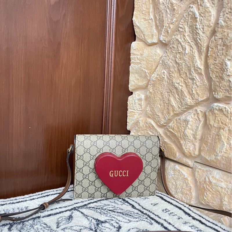 Gucci 愛心老花 翻蓋郵差包 20*15 肩帶可調節-1
