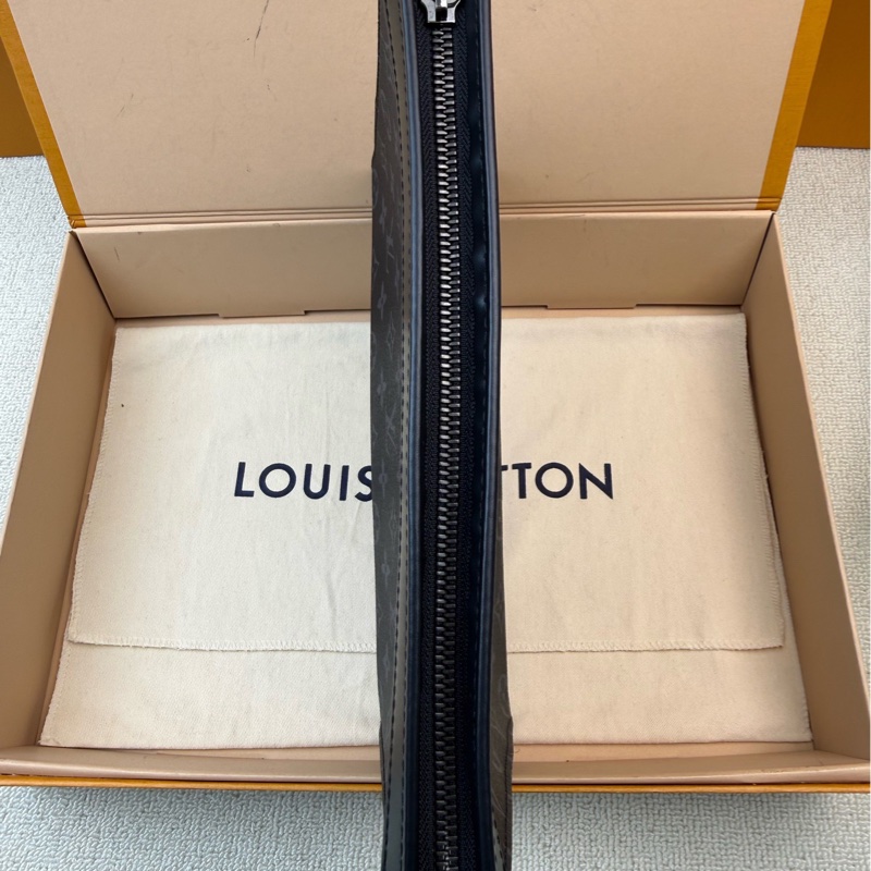 LV 路易威登 黑花洗漱包-5