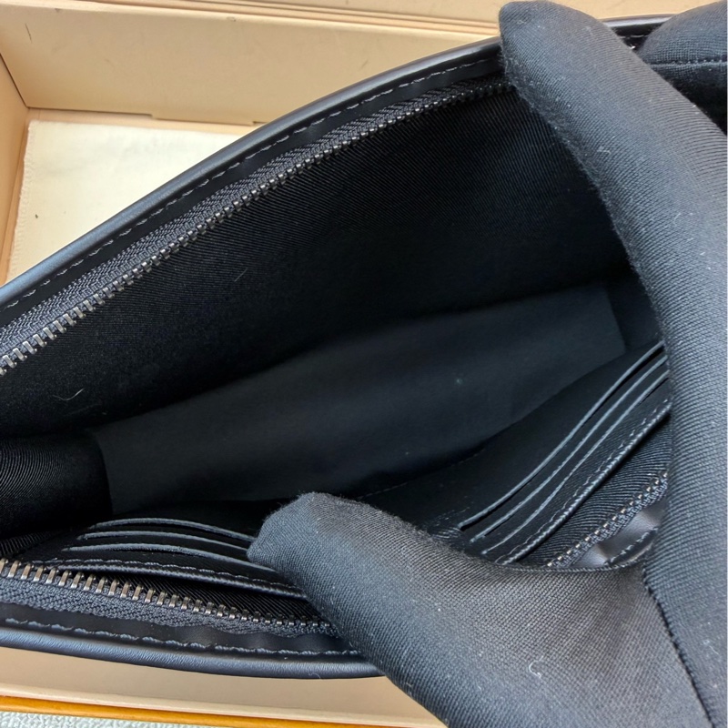 LV 路易威登 黑花洗漱包-7