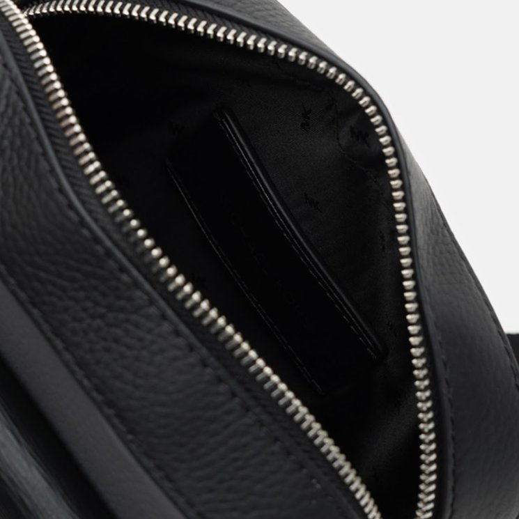 快速出貨!【Michael Kors】防刮皮革素色斜背包-黑-1