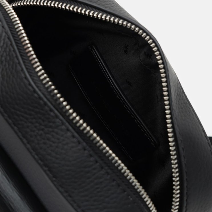 快速出貨!【Michael Kors】防刮皮革素色斜背包-黑-3