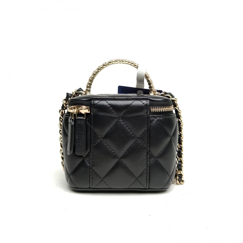 CHANEL 黑色羊皮鐳射標金扣24B方盒子化妝包水鑽手柄-2