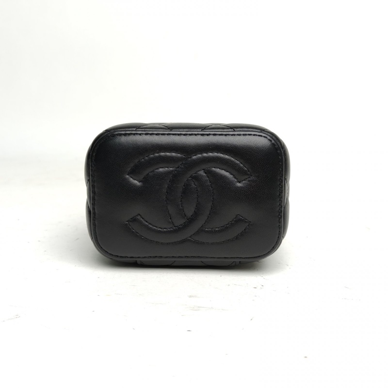 CHANEL 黑色羊皮鐳射標金扣24B方盒子化妝包水鑽手柄-3