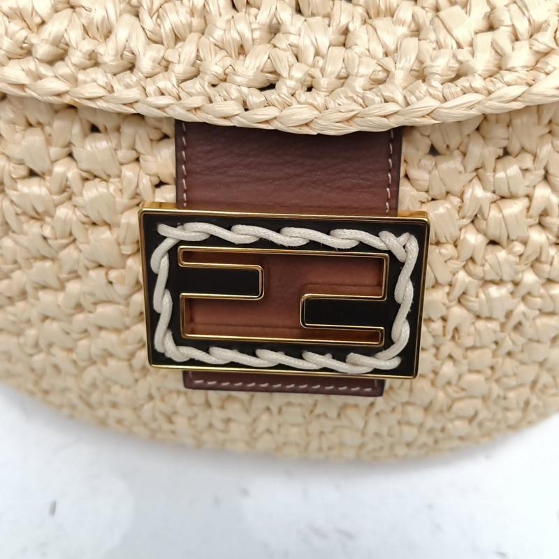 FENDI 棕色草編金扣編織牛角包半月包腋下包-4