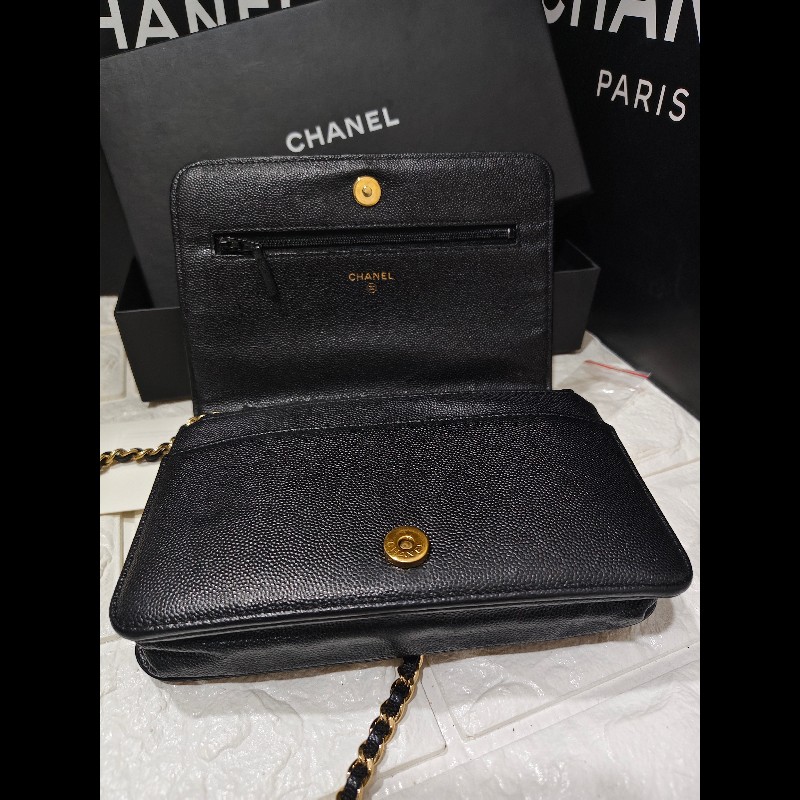 CHANEL 香奈兒的經典Boy 系列粒紋小牛皮金釦WOC 斜背包-15