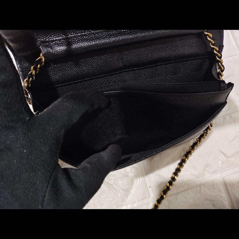 CHANEL 香奈兒的經典Boy 系列粒紋小牛皮金釦WOC 斜背包-17