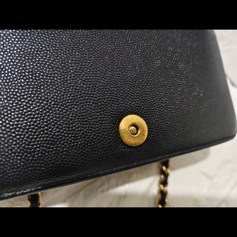 CHANEL 香奈兒的經典Boy 系列粒紋小牛皮金釦WOC 斜背包-20