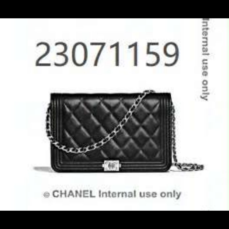 CHANEL 香奈兒的經典Boy 系列粒紋小牛皮金釦WOC 斜背包-25