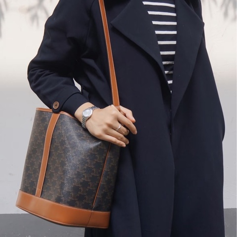 Celine🤎棕牛皮凱旋門中型水桶包/191132CAS.04LU