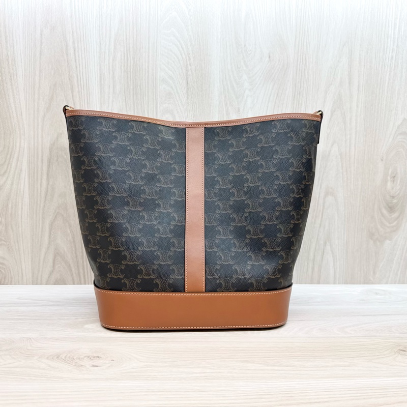 Celine🤎棕牛皮凱旋門中型水桶包/191132CAS.04LU-2