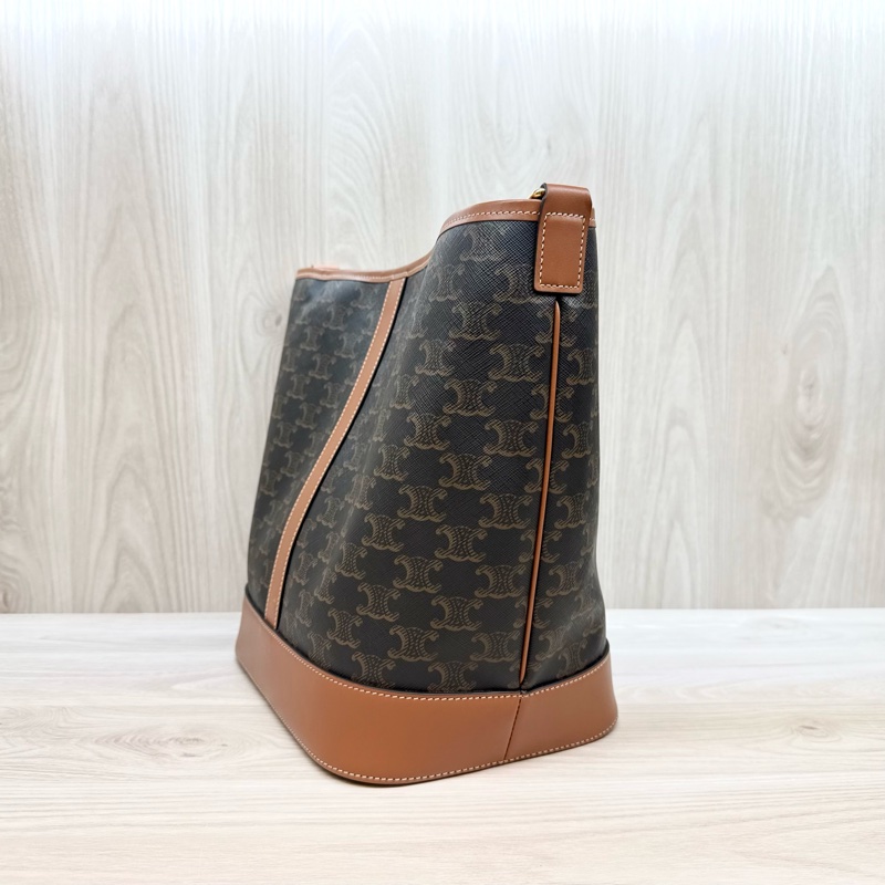 Celine🤎棕牛皮凱旋門中型水桶包/191132CAS.04LU-3
