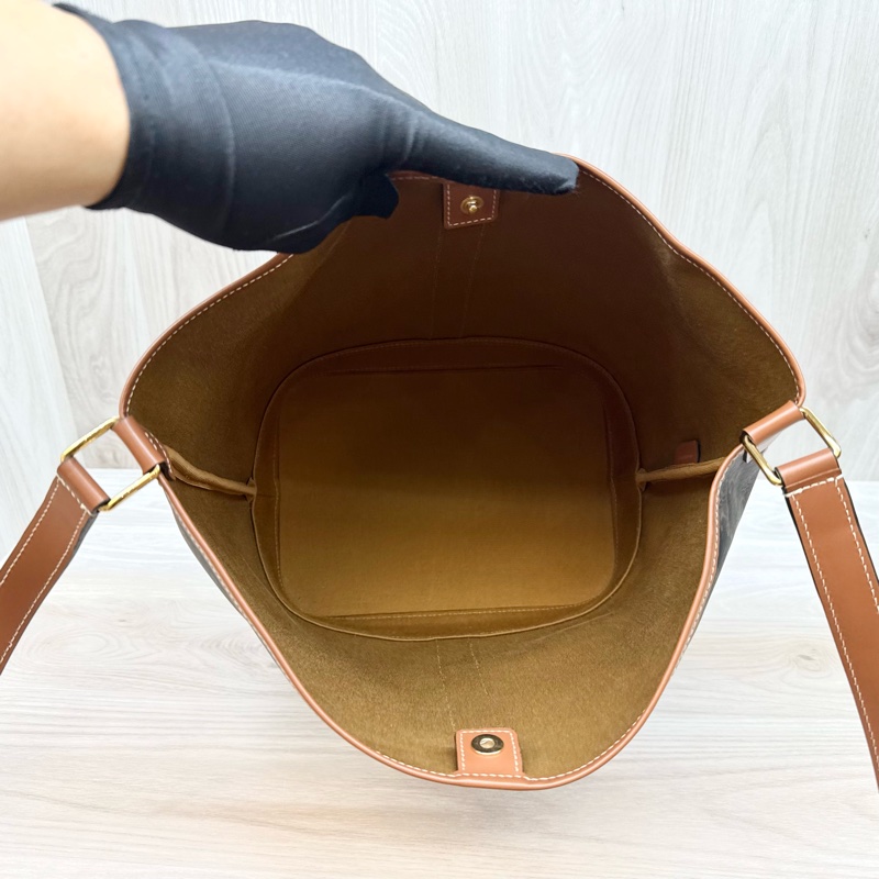 Celine🤎棕牛皮凱旋門中型水桶包/191132CAS.04LU-6