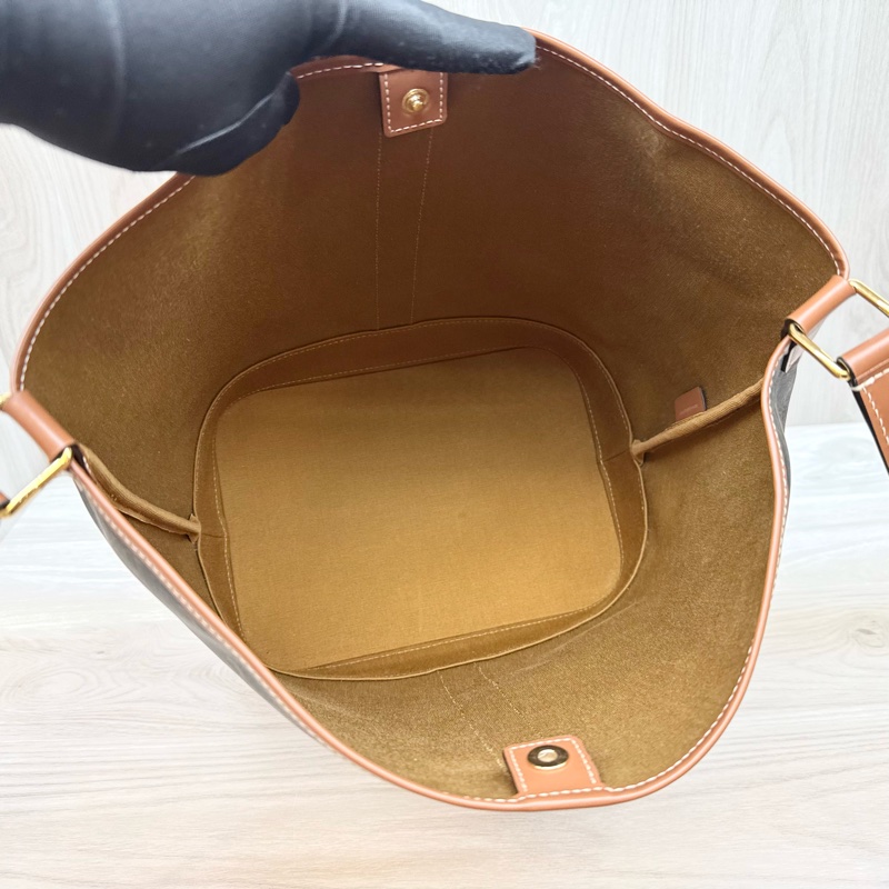 Celine🤎棕牛皮凱旋門中型水桶包/191132CAS.04LU-7