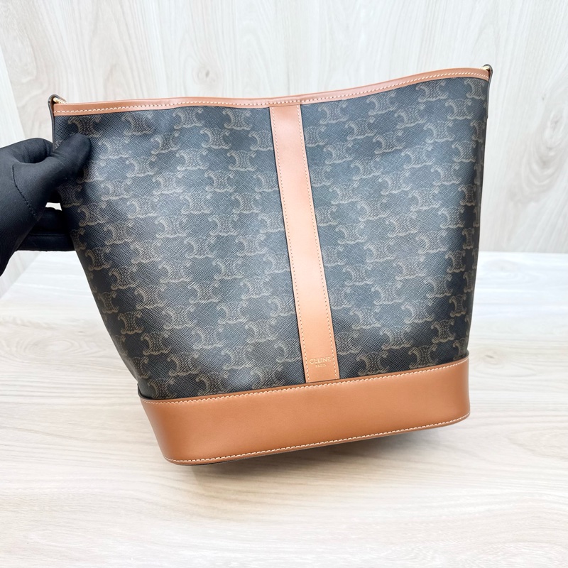 Celine🤎棕牛皮凱旋門中型水桶包/191132CAS.04LU-8