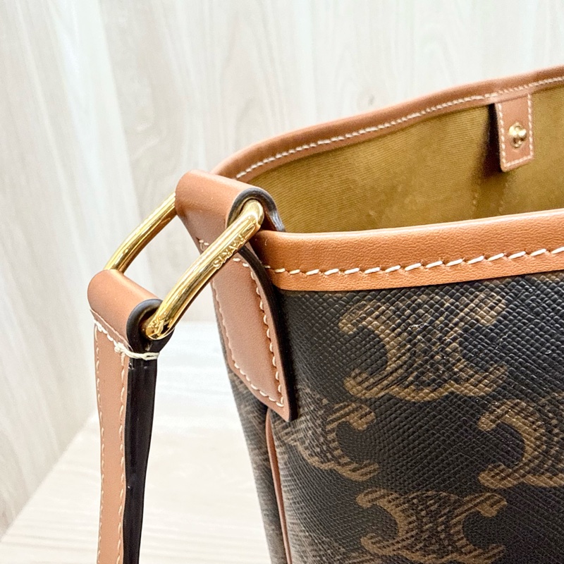 Celine🤎棕牛皮凱旋門中型水桶包/191132CAS.04LU-9